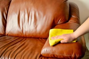 Những cách vệ sinh sofa da vô cùng hiệu quả
